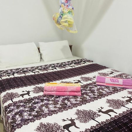 Lavendra Guset House Hotel Nallathanniya Bagian luar foto