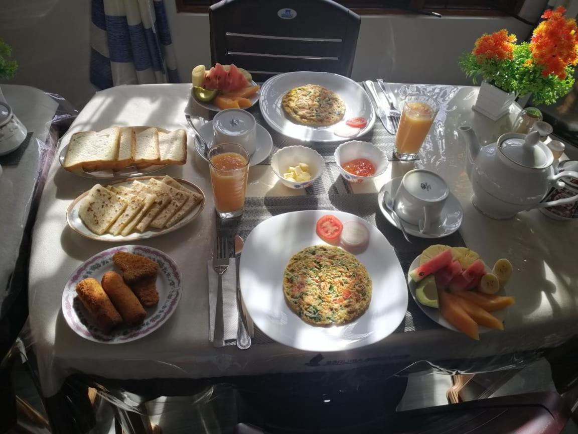Lavendra Guset House Hotel Nallathanniya Bagian luar foto