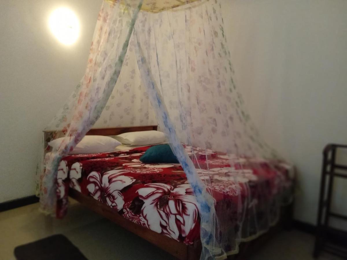 Lavendra Guset House Hotel Nallathanniya Bagian luar foto