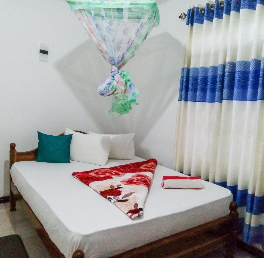 Lavendra Guset House Hotel Nallathanniya Bagian luar foto