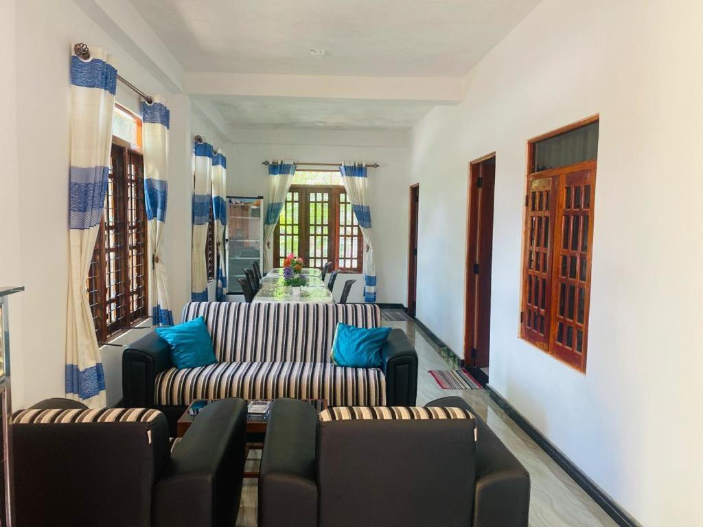 Lavendra Guset House Hotel Nallathanniya Bagian luar foto