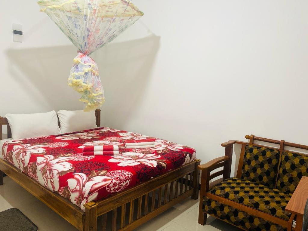 Lavendra Guset House Hotel Nallathanniya Bagian luar foto