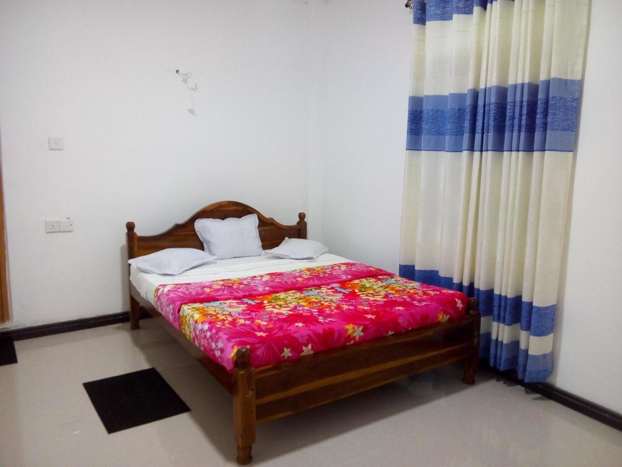 Lavendra Guset House Hotel Nallathanniya Bagian luar foto