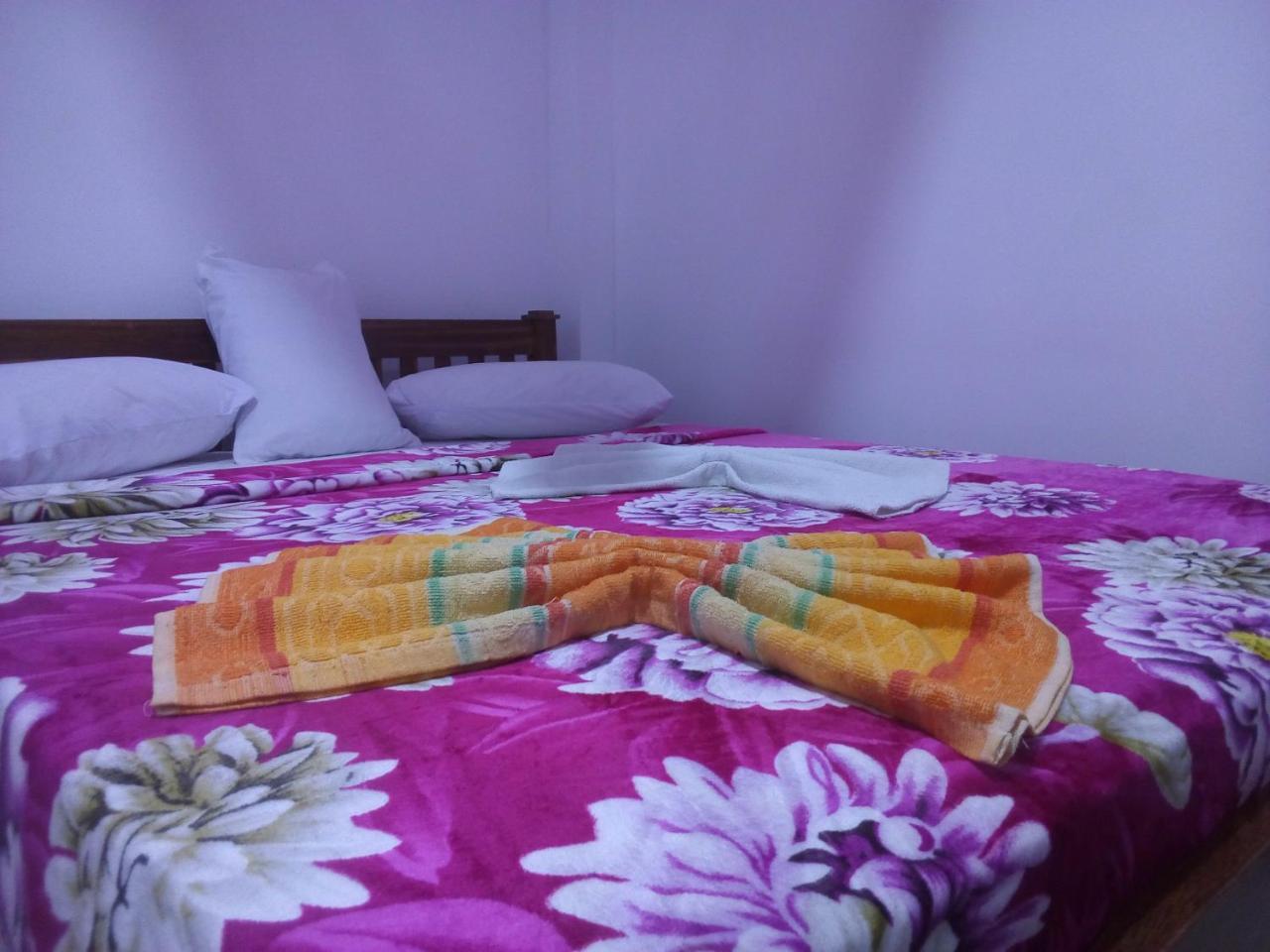 Lavendra Guset House Hotel Nallathanniya Bagian luar foto