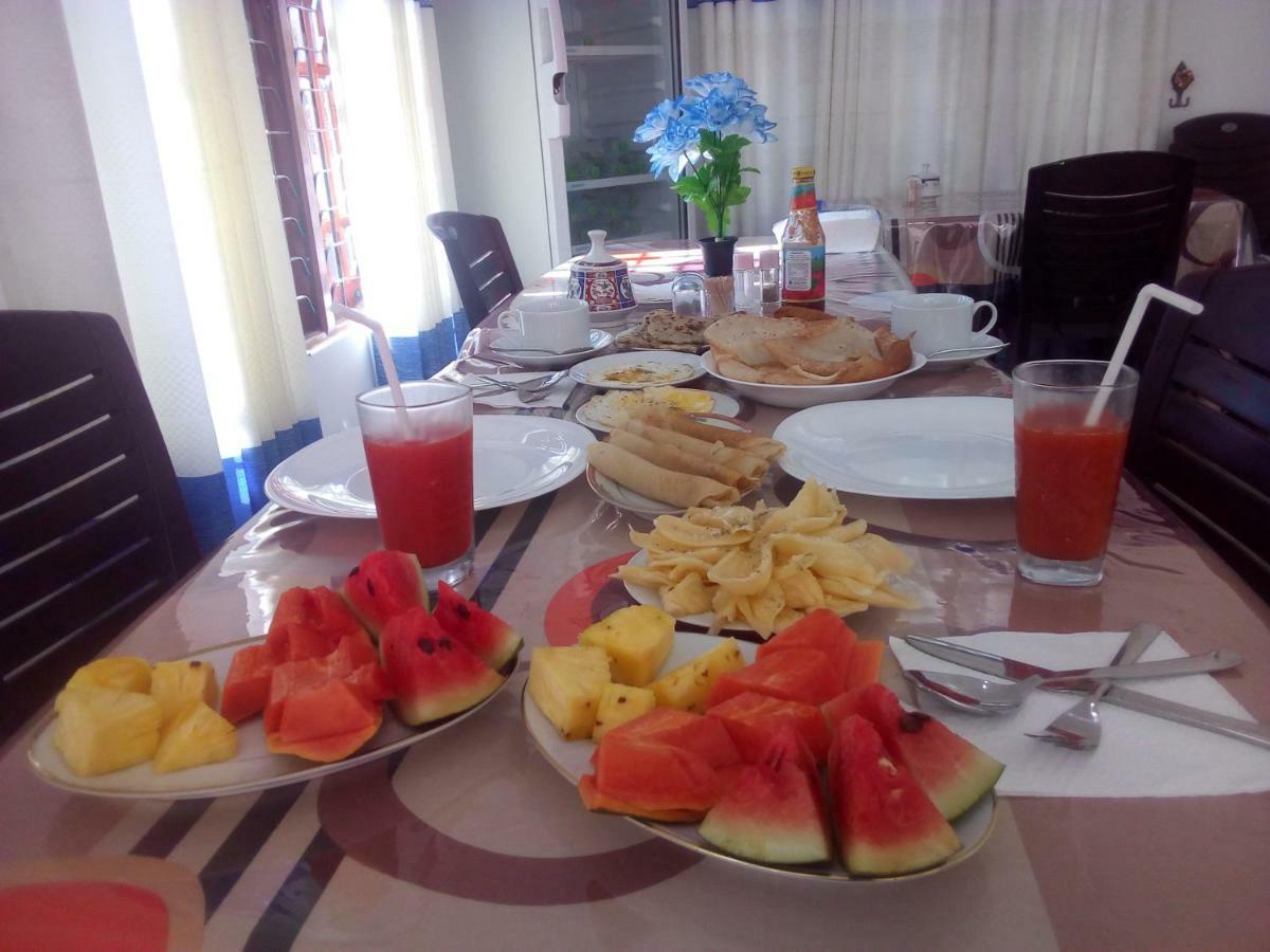Lavendra Guset House Hotel Nallathanniya Bagian luar foto